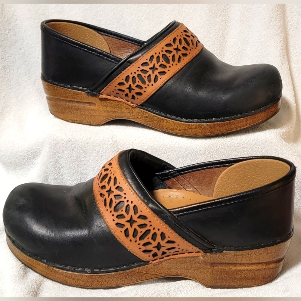Dansko Professional Pavan Leather Laser Cut Clogs Black Brown Eu 39 US 8.5